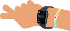 Illustration de deux bras d’enfants portant chacun une Apple Watch SE 3, l’une affichant l’app Activité, l’autre l’app Messages