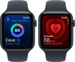 Deux Apple Watch SE 3 avec boîtier en aluminium, couleur minuit et Bracelet Sport bleu marine, l’une affichant le score de sommeil, l’autre l’app Fréquence cardiaque, côté droit, Digital Crown