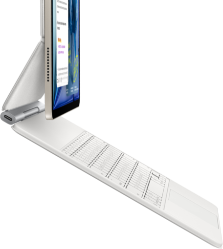 iPad Air, coloris lumière stellaire, fixé à un Magic Keyboard, blanc, vue latérale