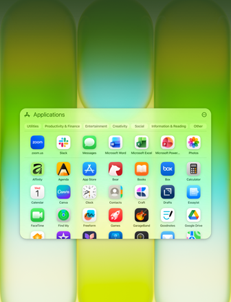 Écran de MacBook Neo avec la fenêtre Applications contenant une grande variété d’apps